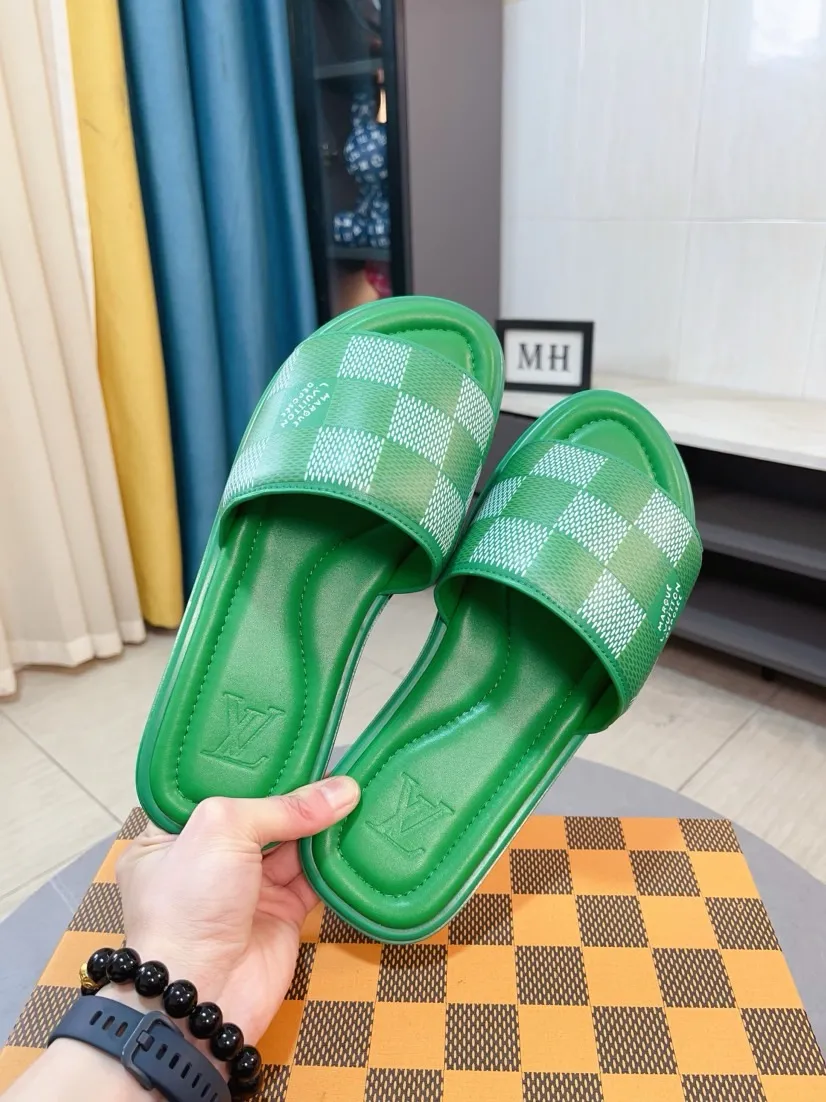 Men's shoes 💰340🌹🌹 (lv-Louis Vuitton) New men's slippers, high-end boutique, exquisite embossed logo decoration on the upper, fine workmanship, super soft soles, casual, loose and comfortable, a must-have in summer! \nsize：38-44